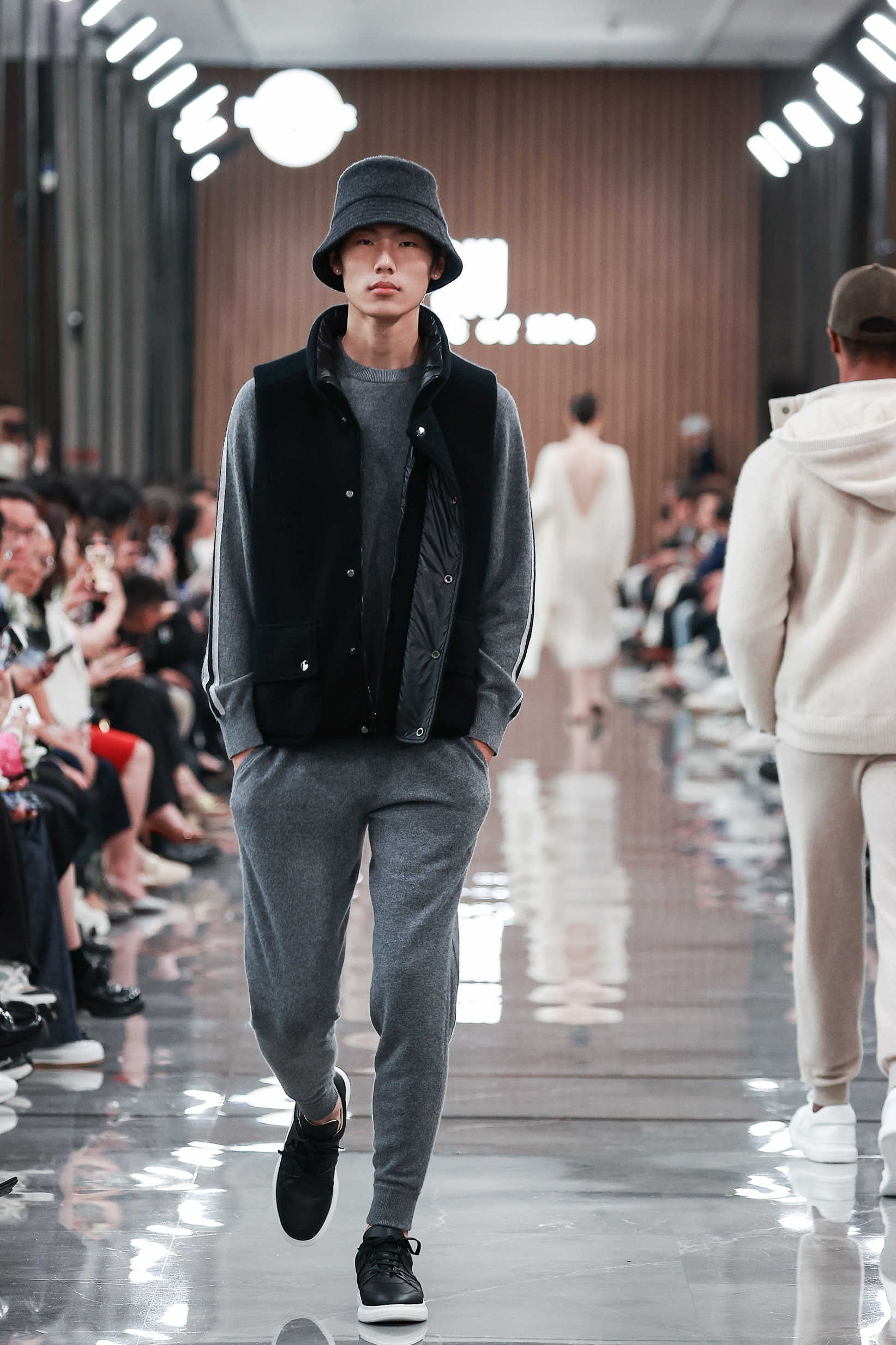 이노플러스+ - Look 6