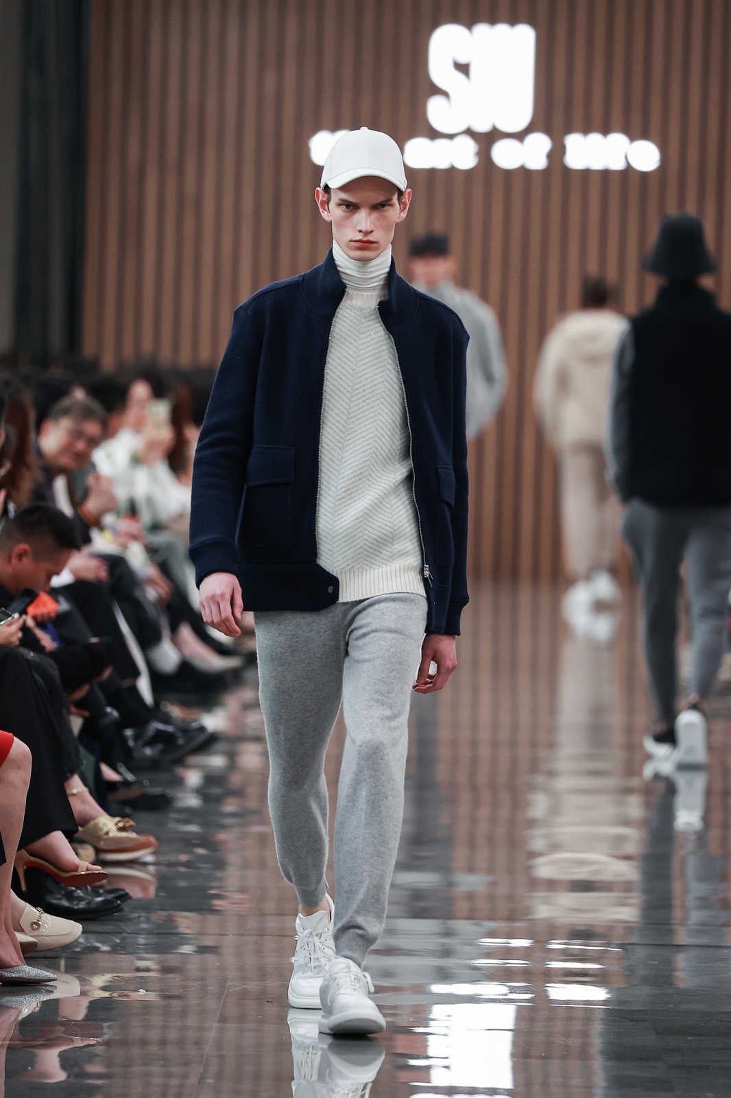 이노플러스+ - Look 9