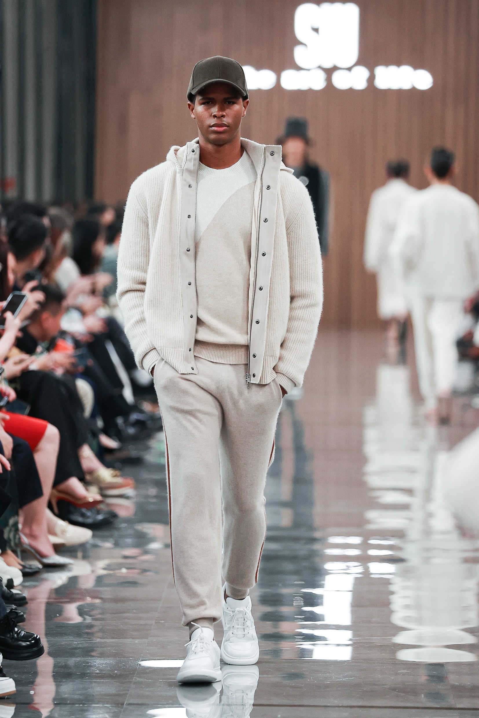 이노플러스+ - Look 5