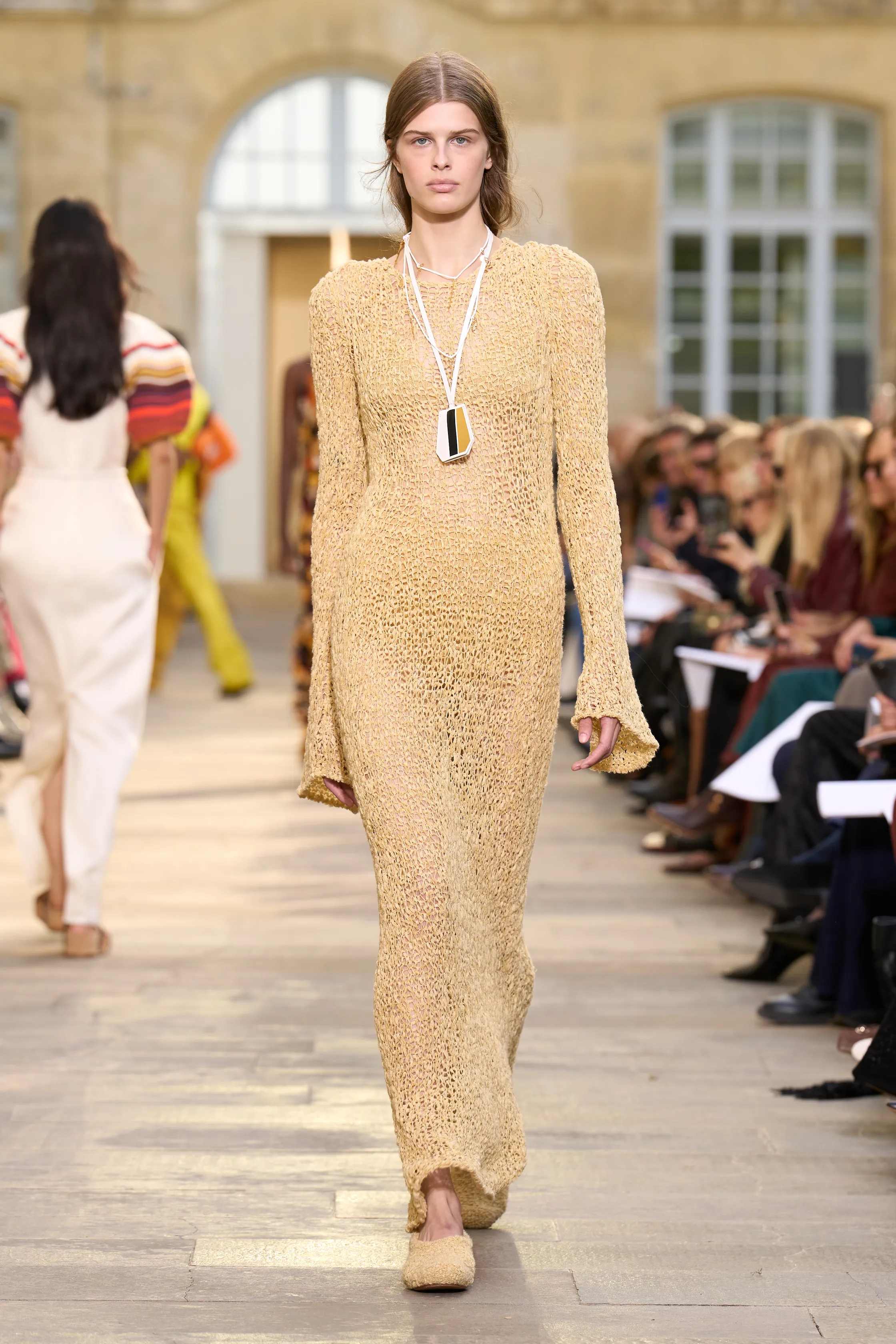 غابرييلا هيرست - Look 26