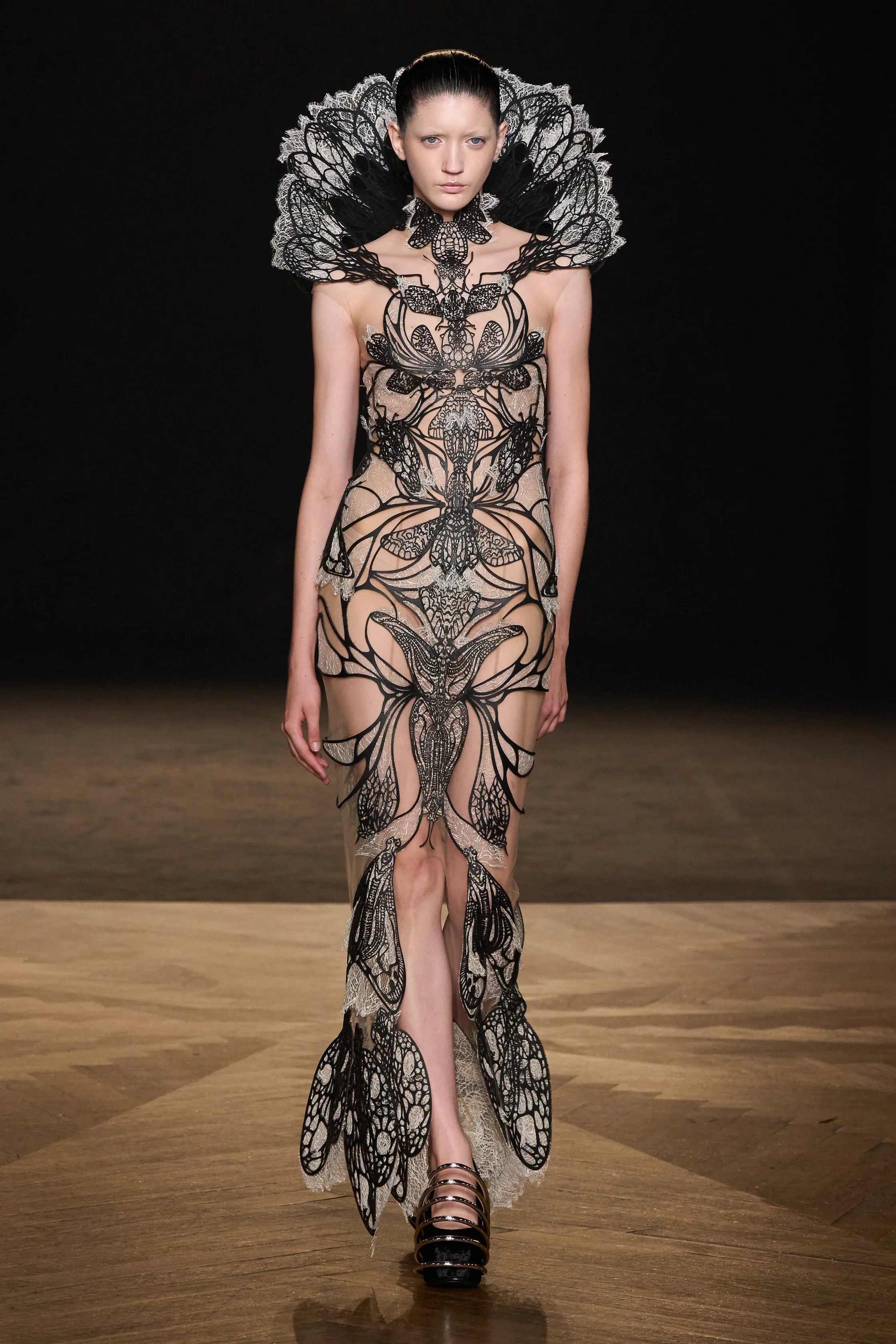 آيريس فان هيربن - Look 11