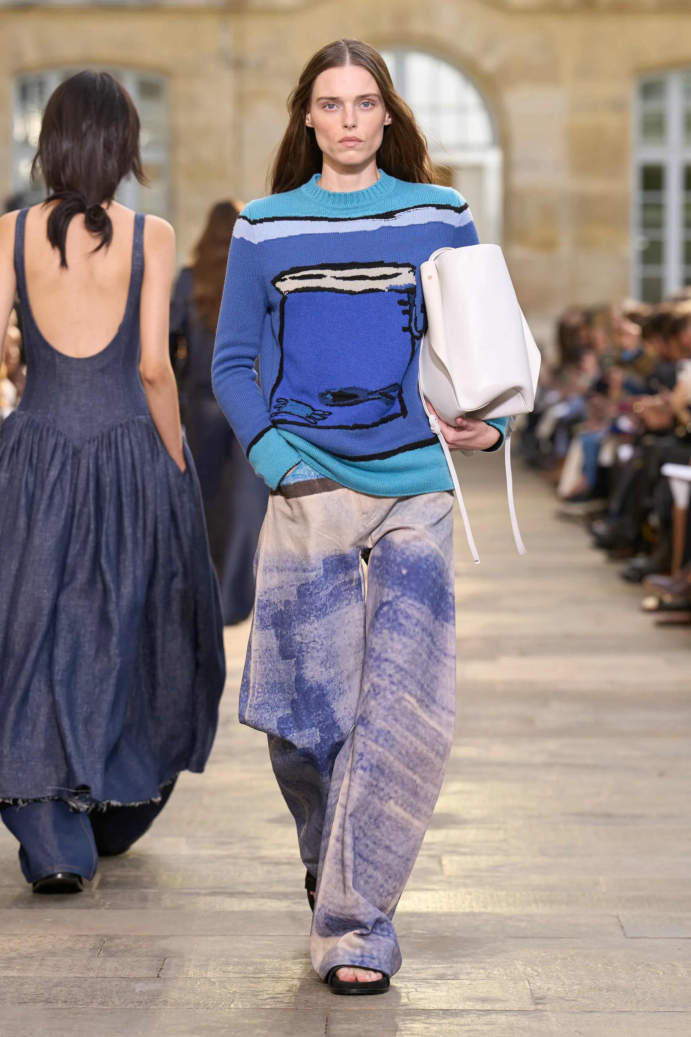 غابرييلا هيرست - Look 18