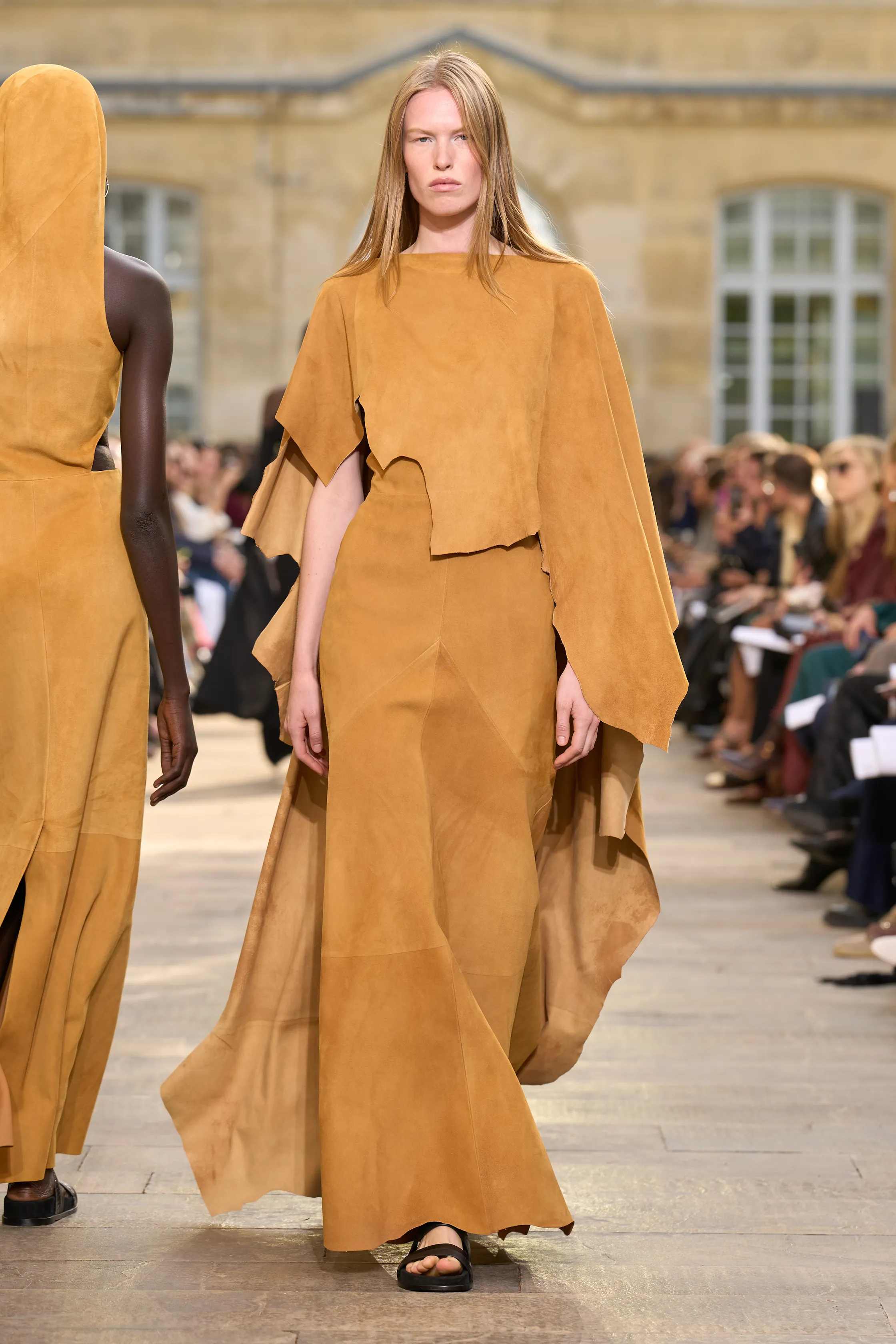غابرييلا هيرست - Look 37