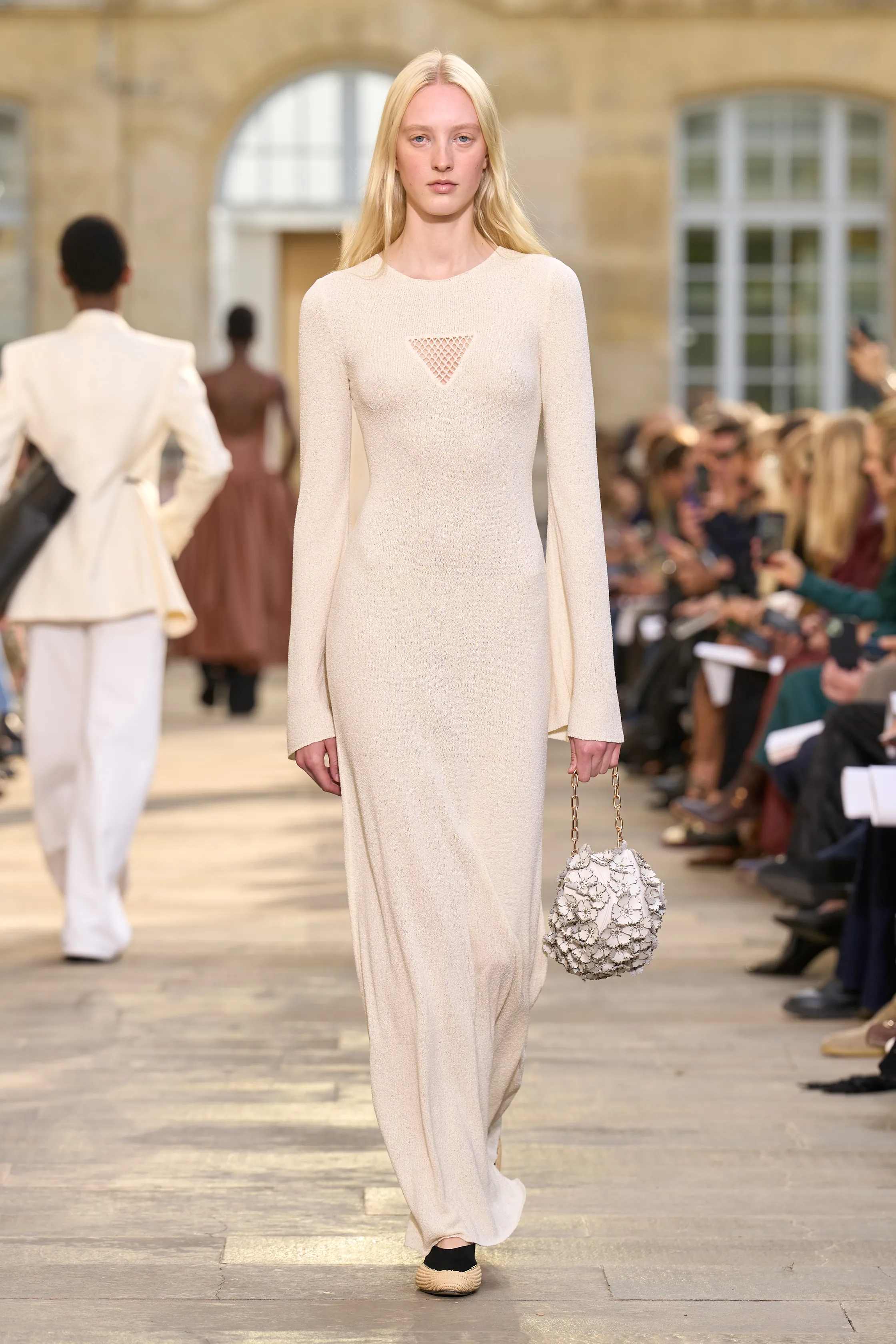 غابرييلا هيرست - Look 31