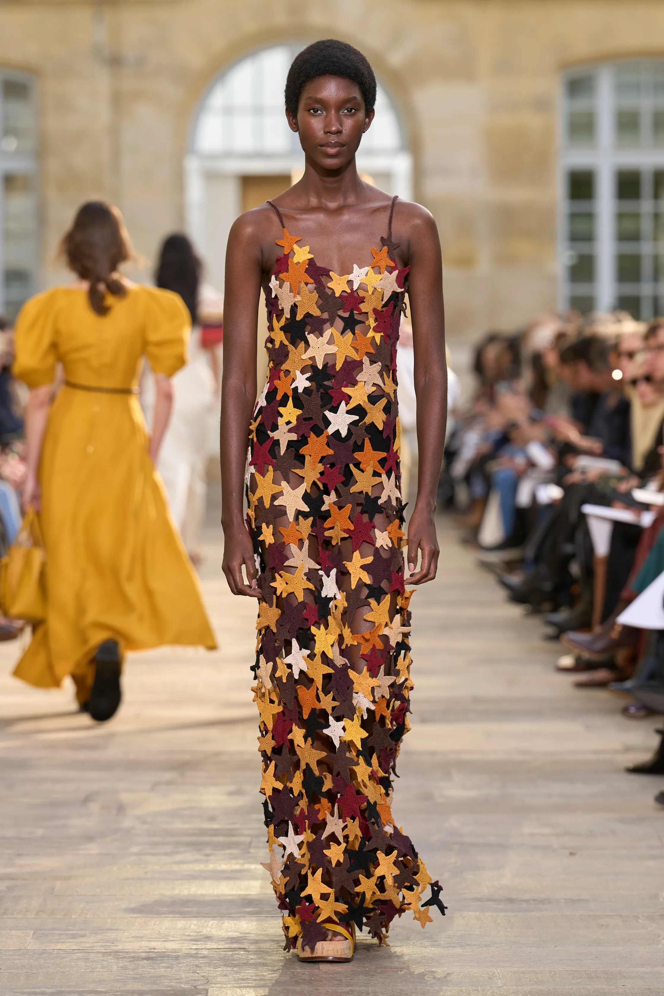 غابرييلا هيرست - Look 33