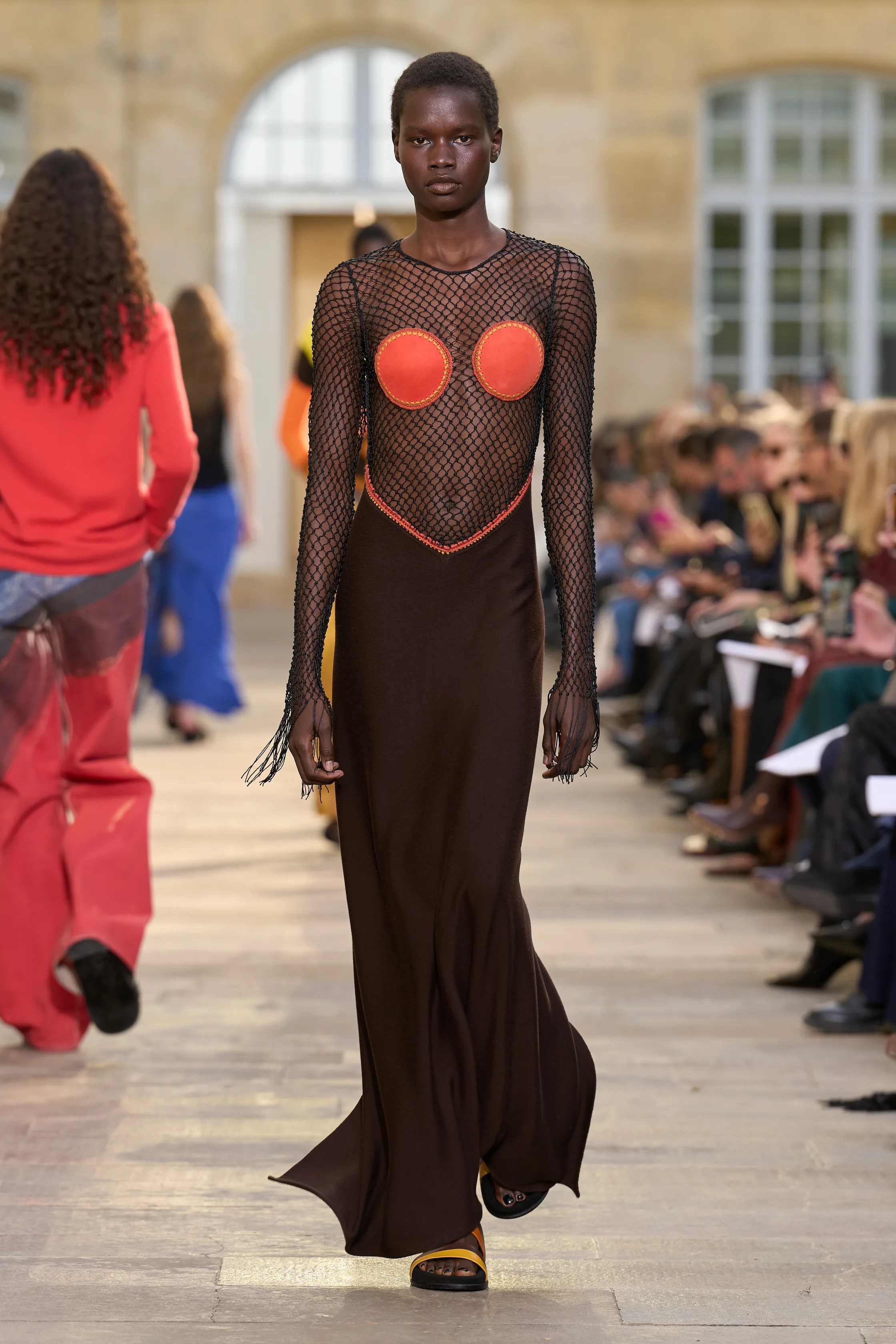 غابرييلا هيرست - Look 20