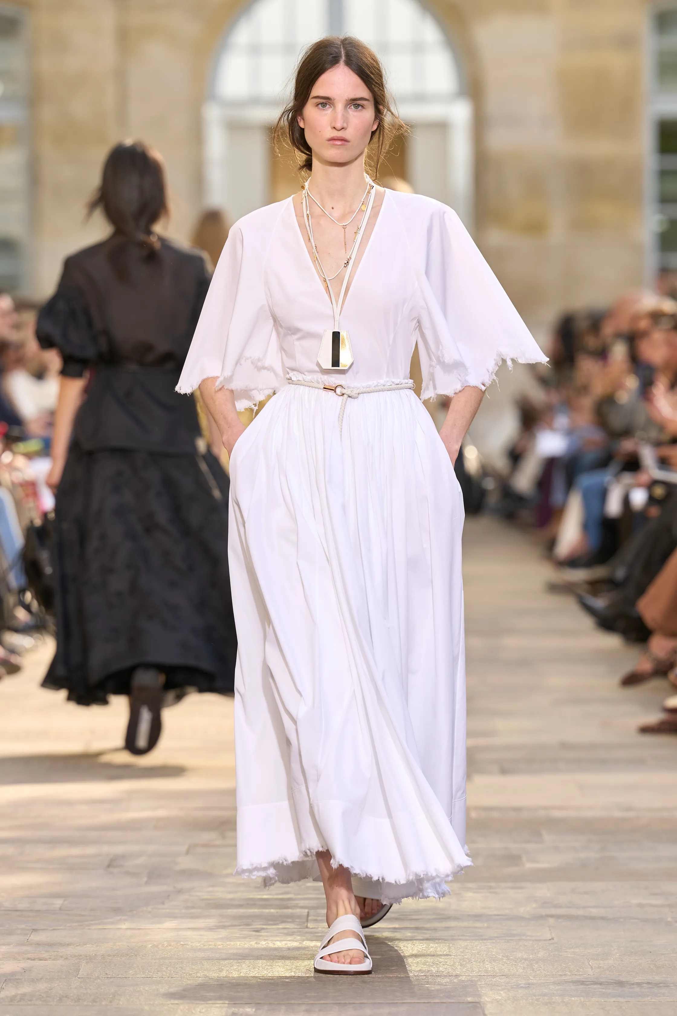 غابرييلا هيرست - Look 2