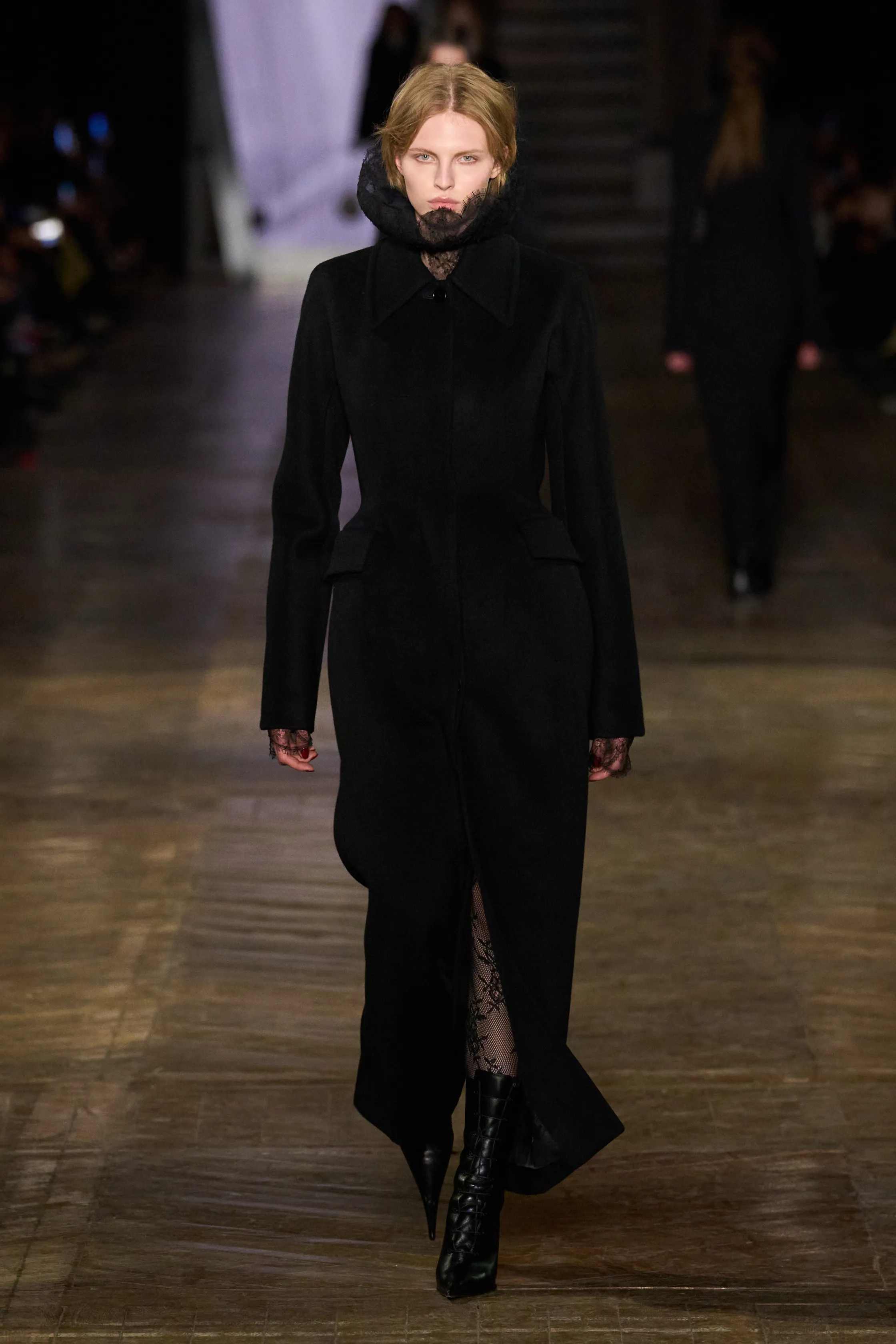 Alexander McQueen - Look 3