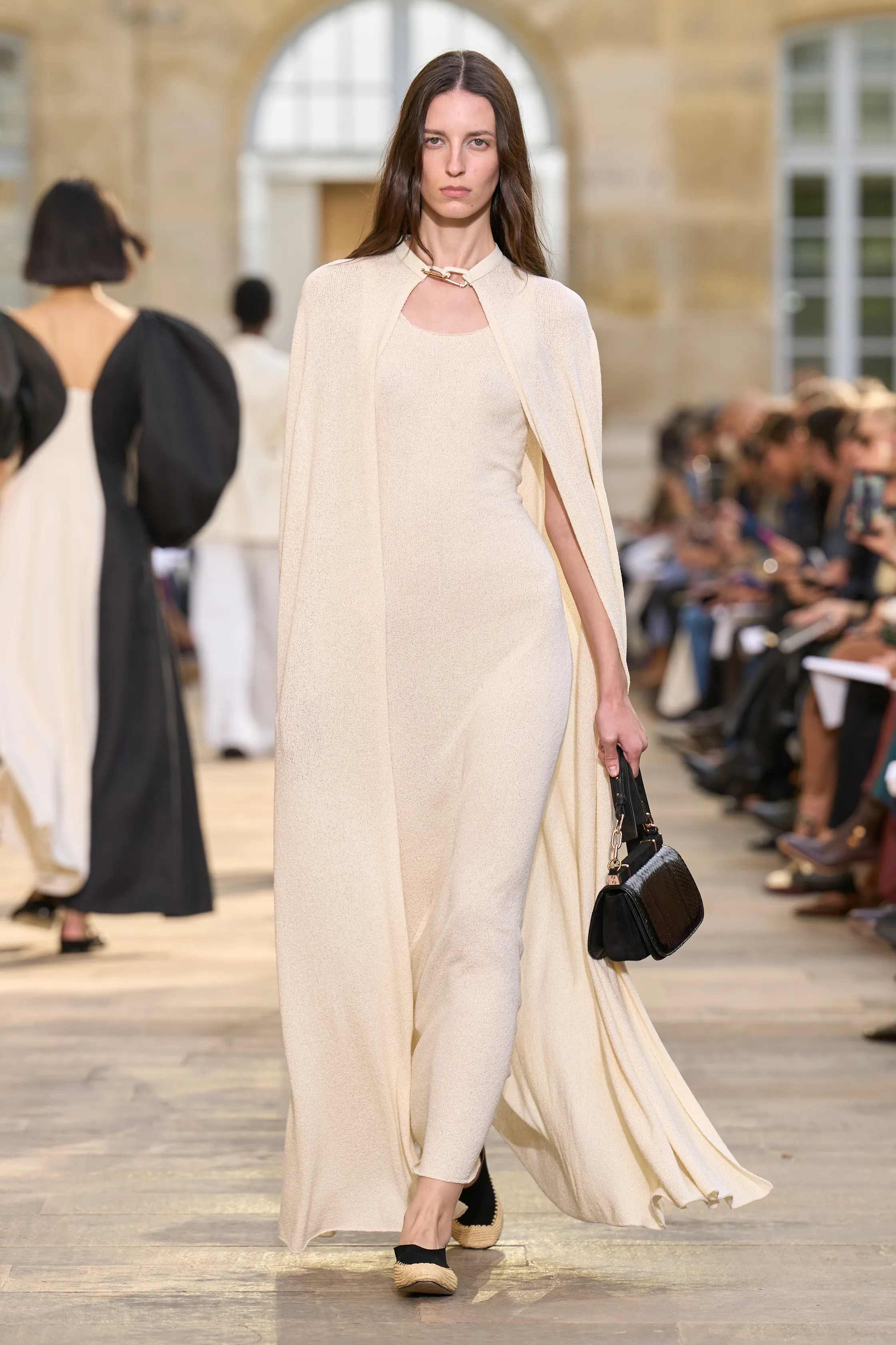 غابرييلا هيرست - Look 35