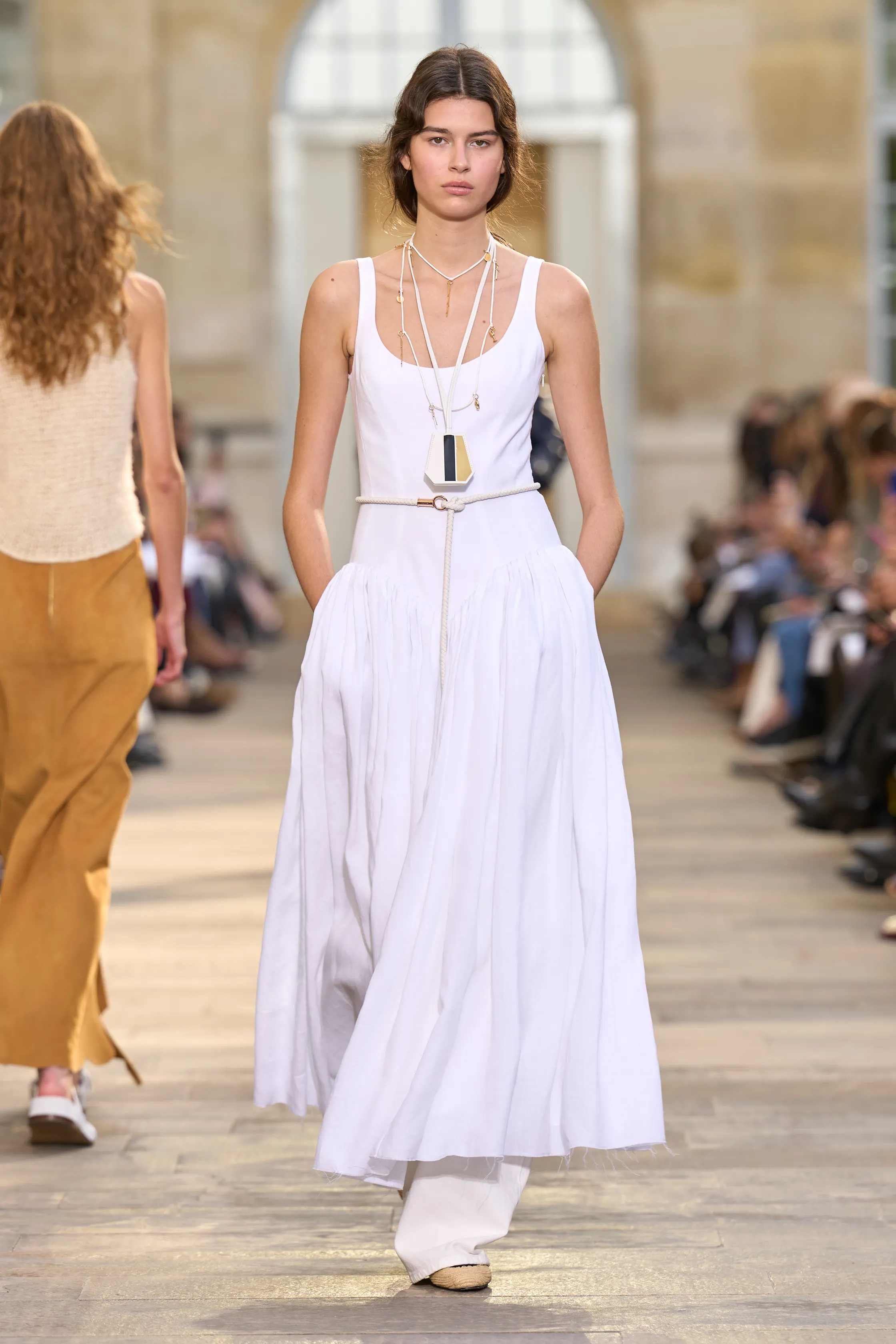 غابرييلا هيرست - Look 15