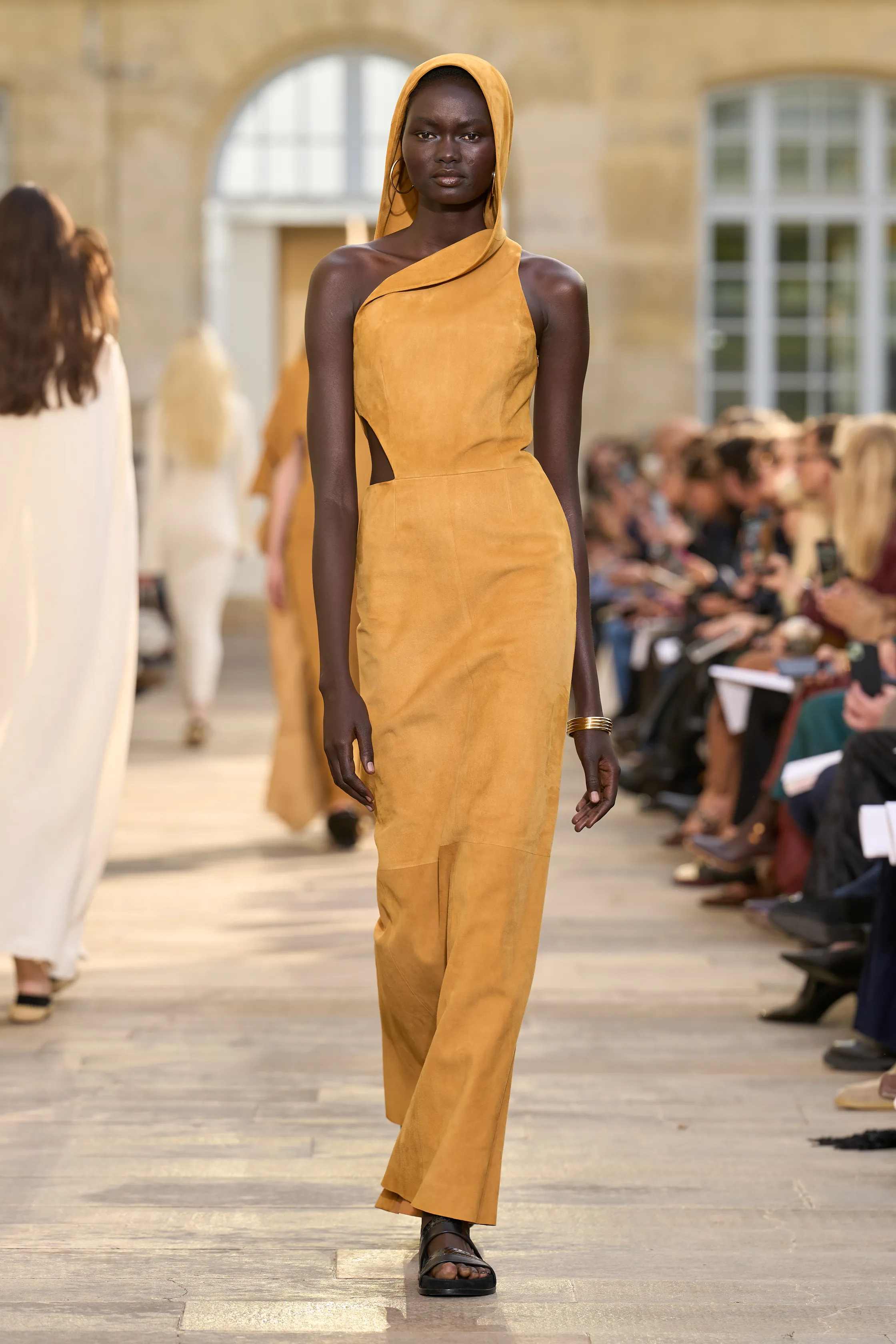 غابرييلا هيرست - Look 36