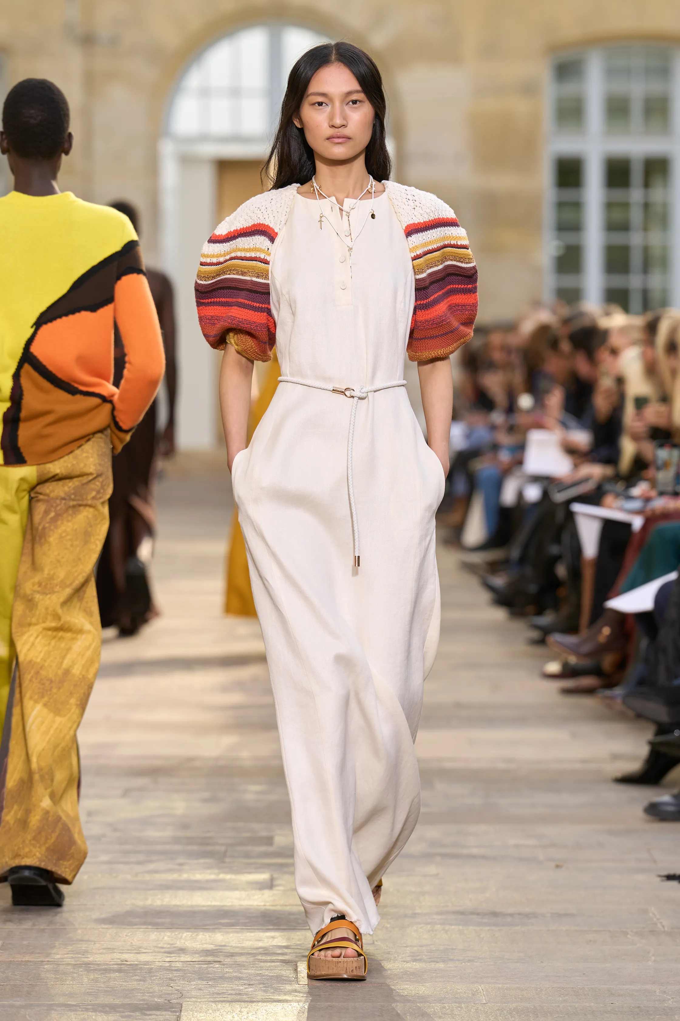 غابرييلا هيرست - Look 22