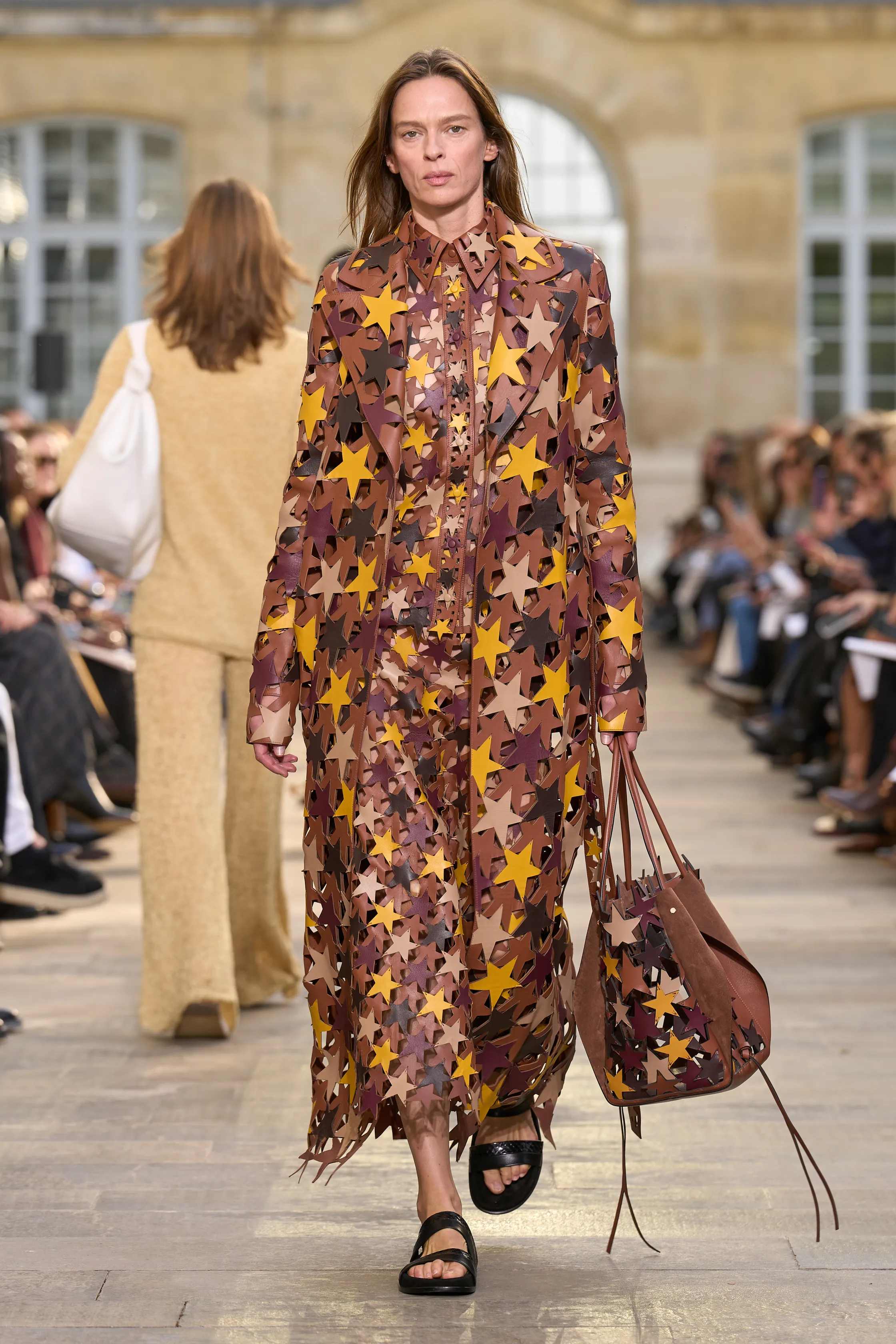 غابرييلا هيرست - Look 30