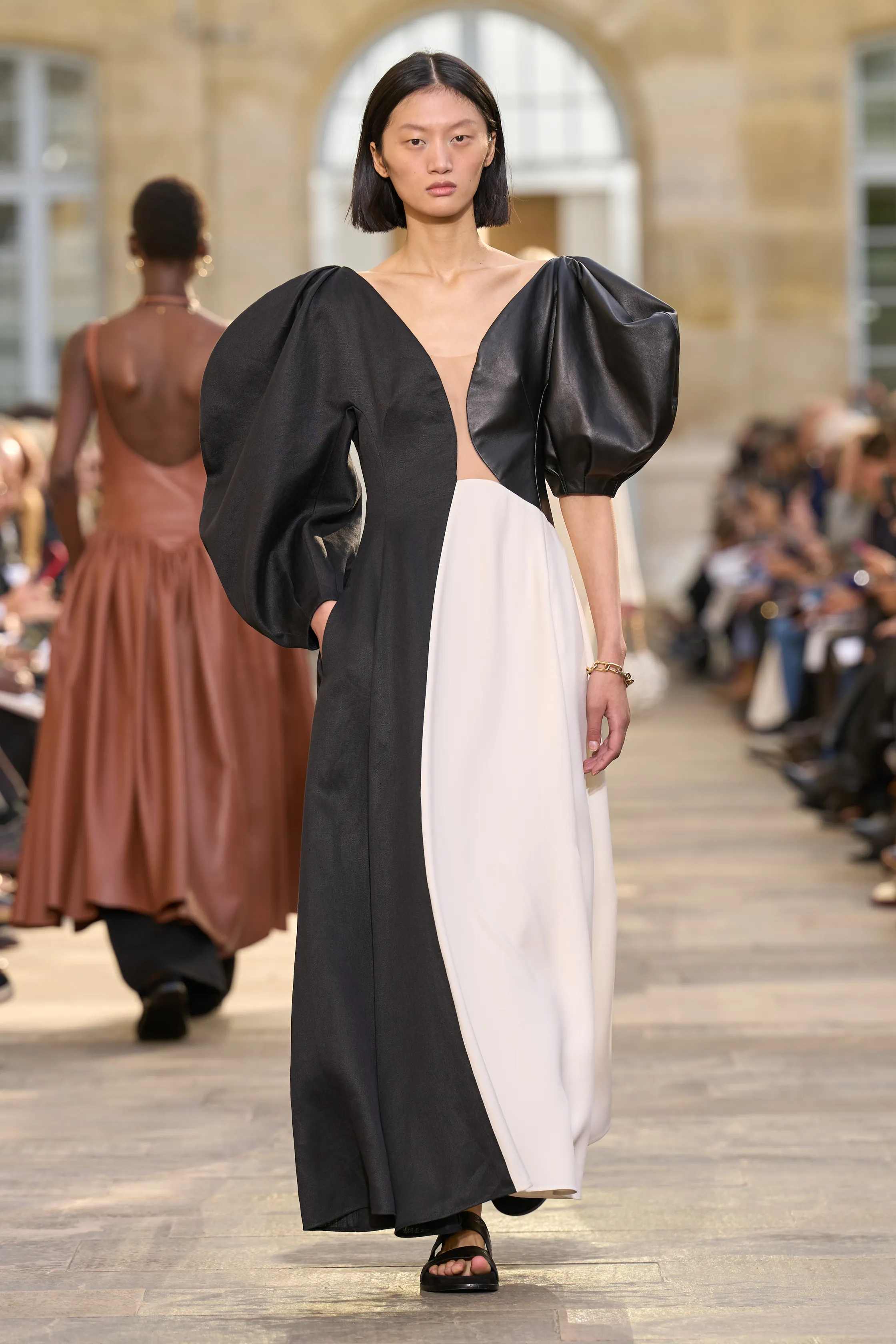 غابرييلا هيرست - Look 29