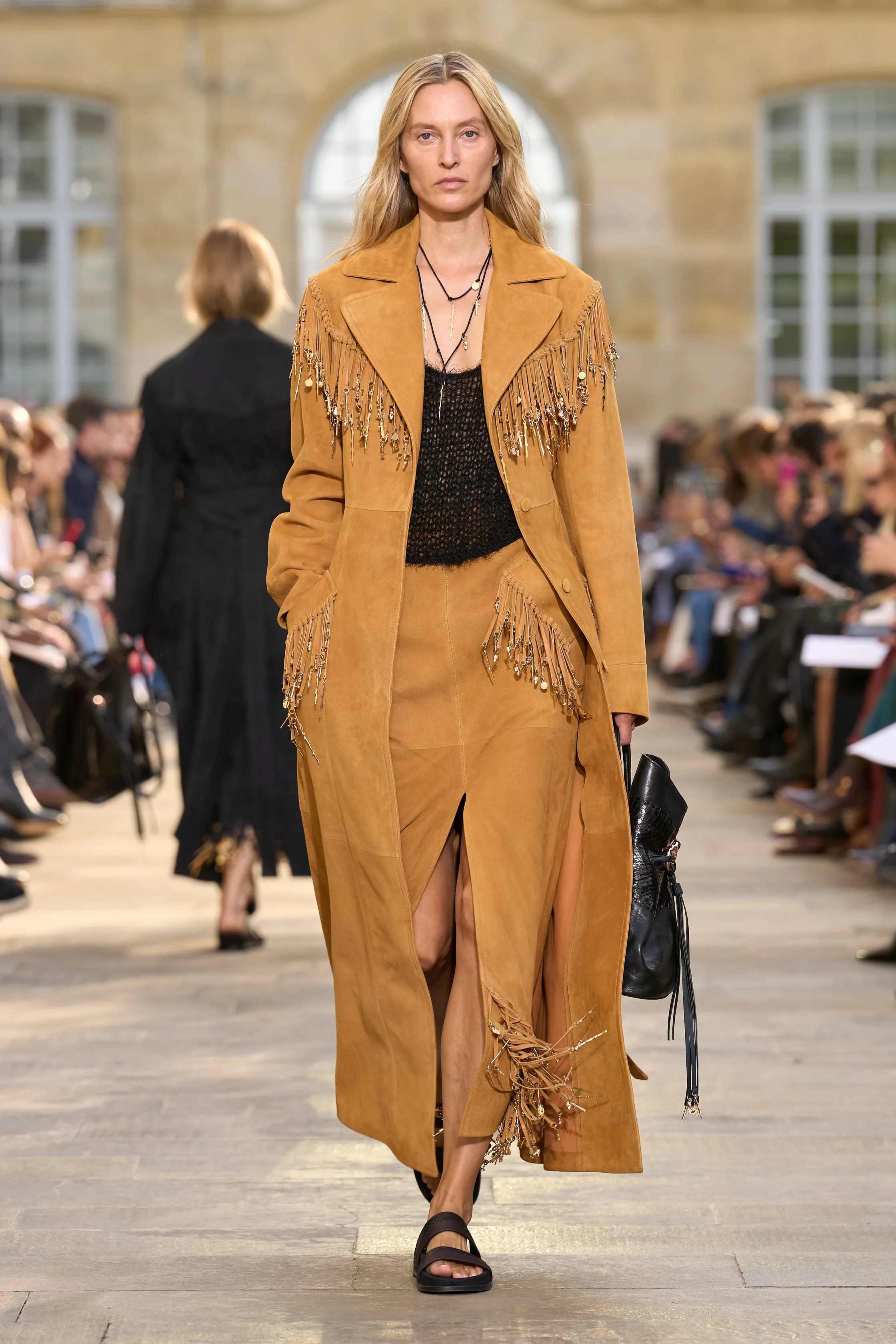 غابرييلا هيرست - Look 11