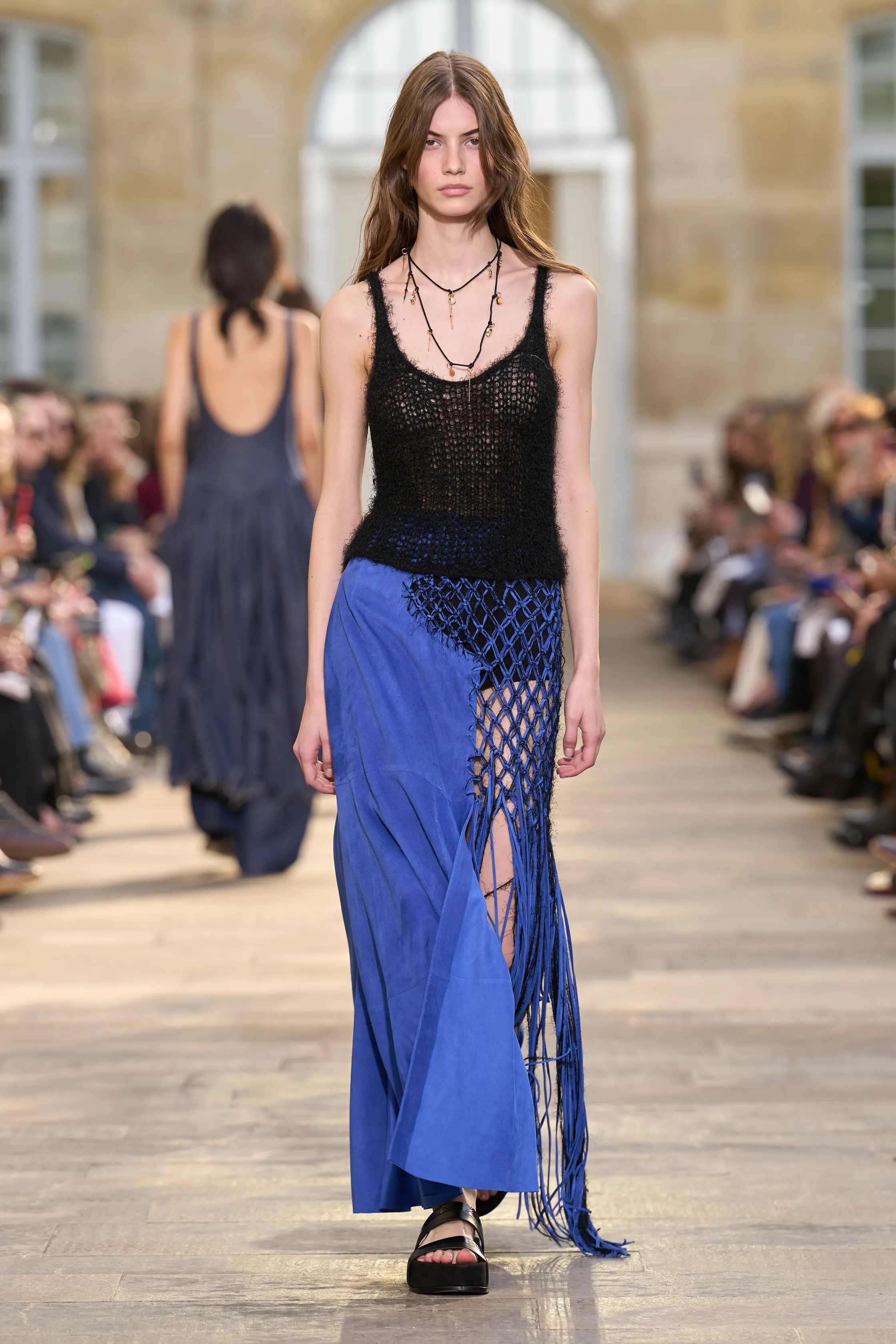 غابرييلا هيرست - Look 19