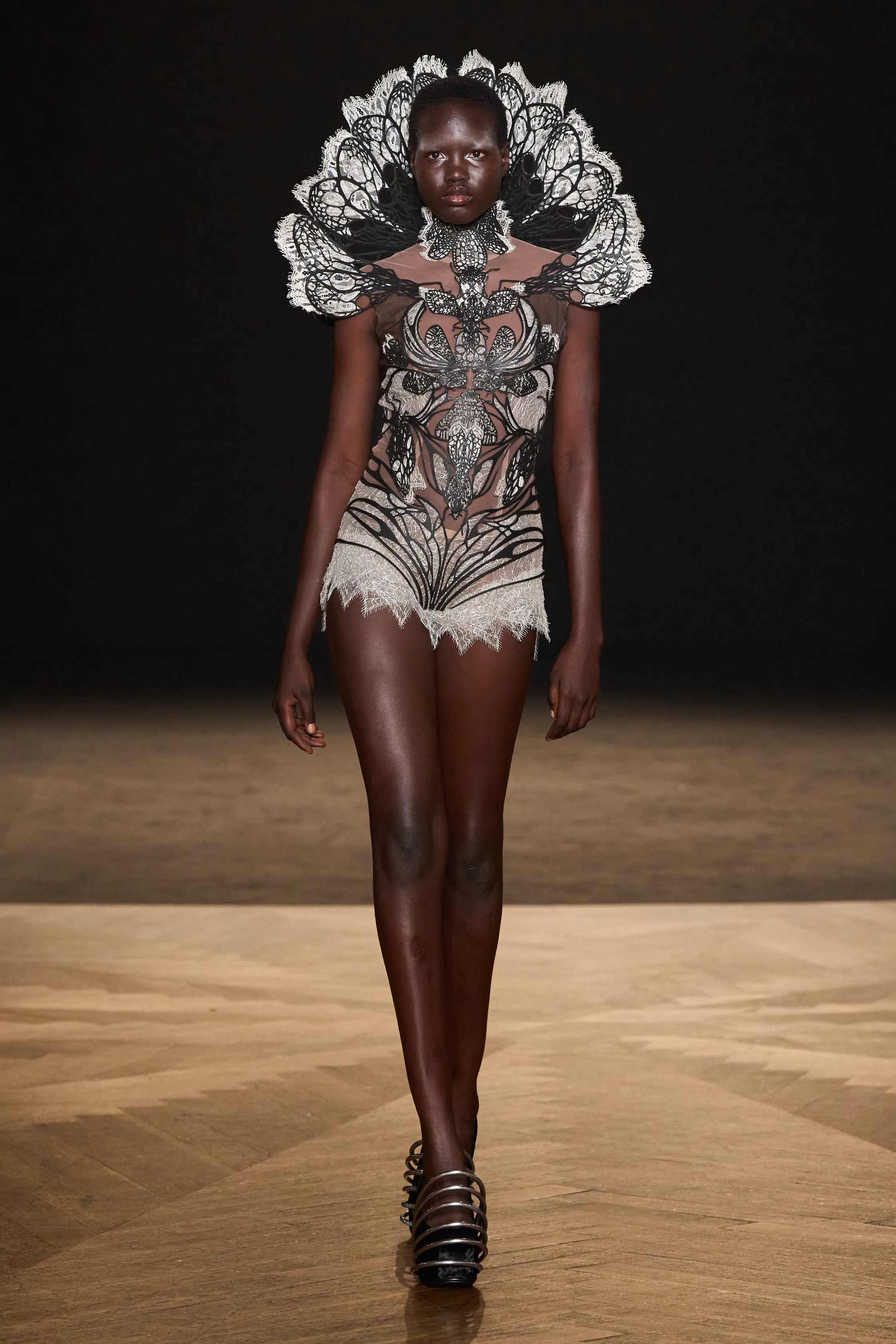 آيريس فان هيربن - Look 6