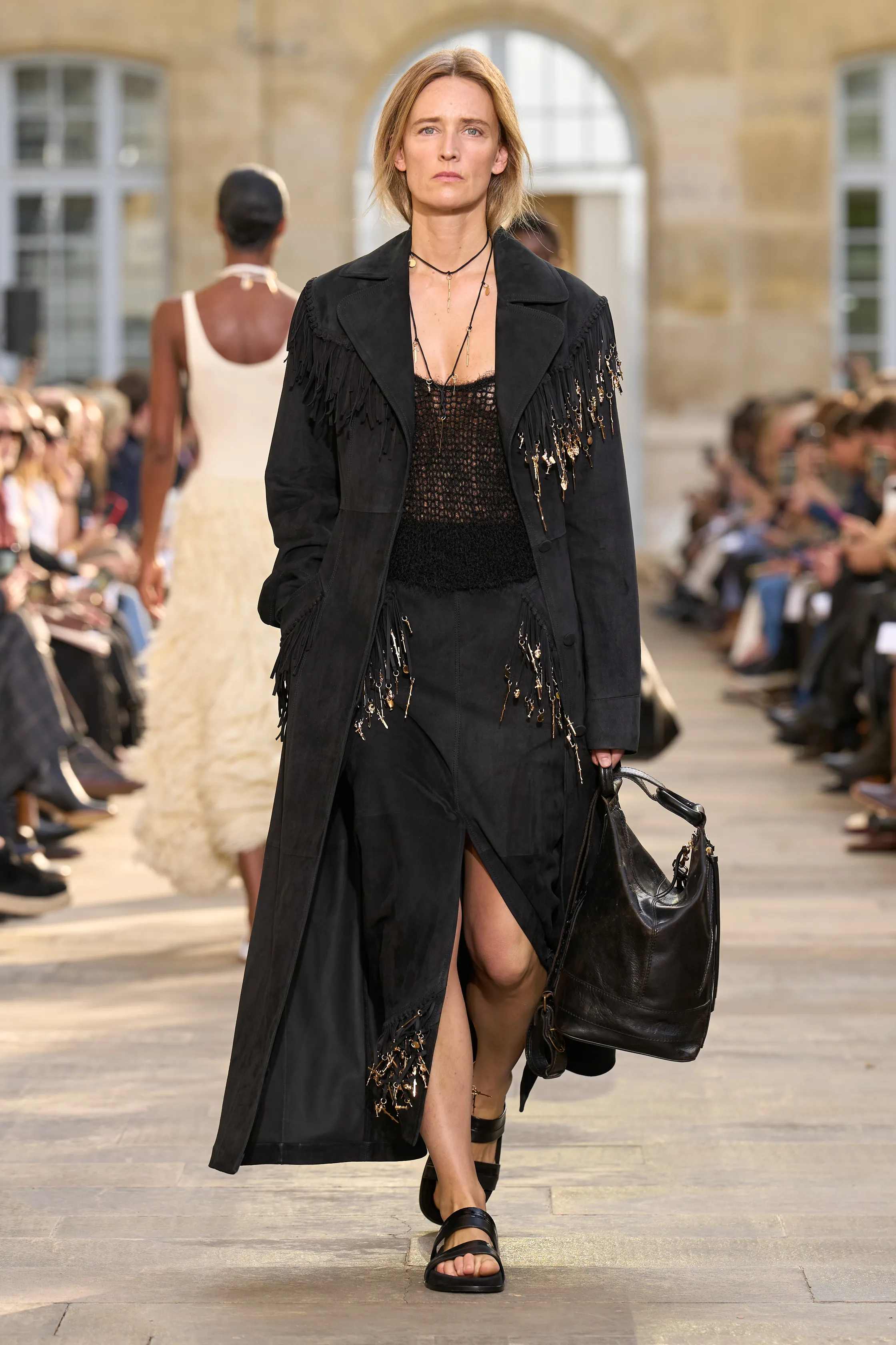 غابرييلا هيرست - Look 14