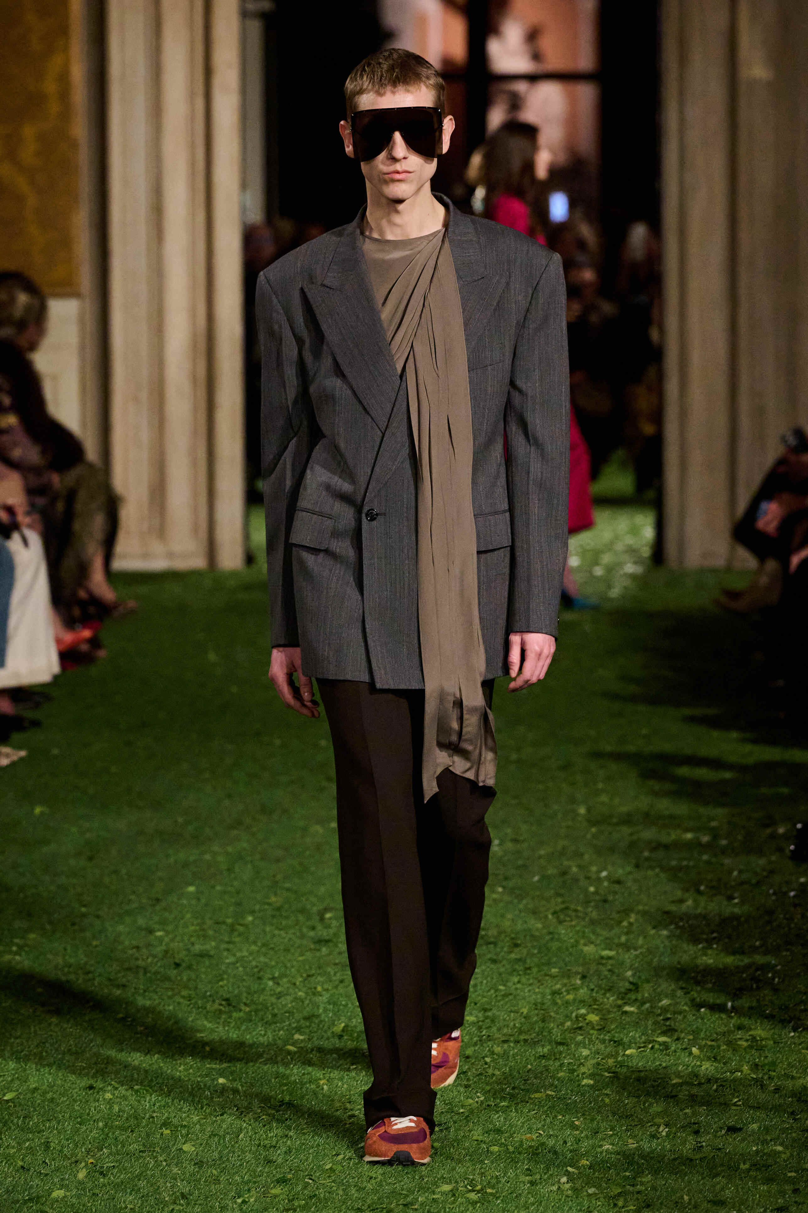 فالنتينو - Look 2