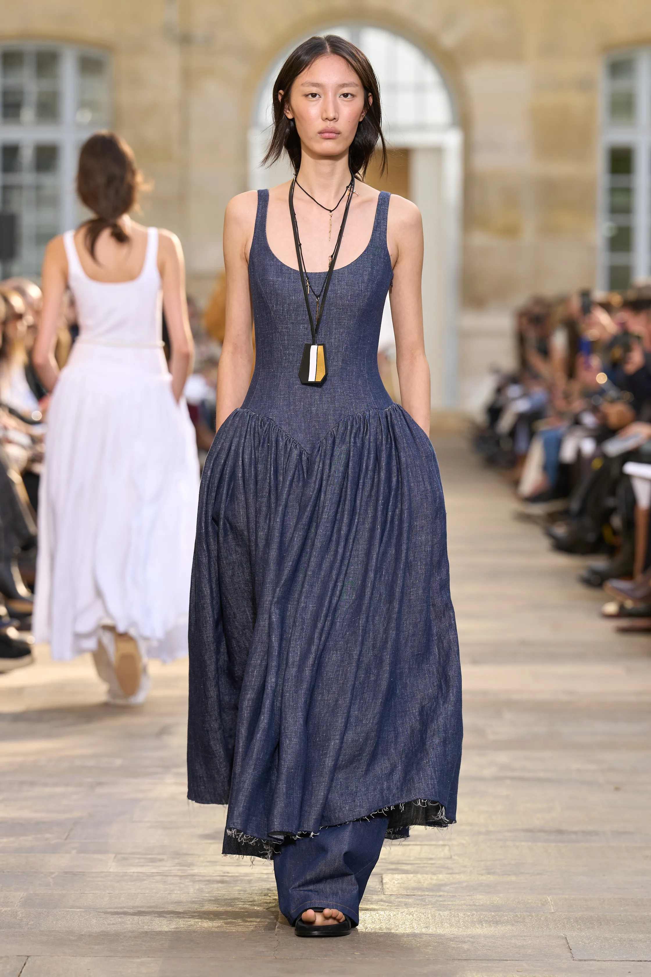غابرييلا هيرست - Look 17