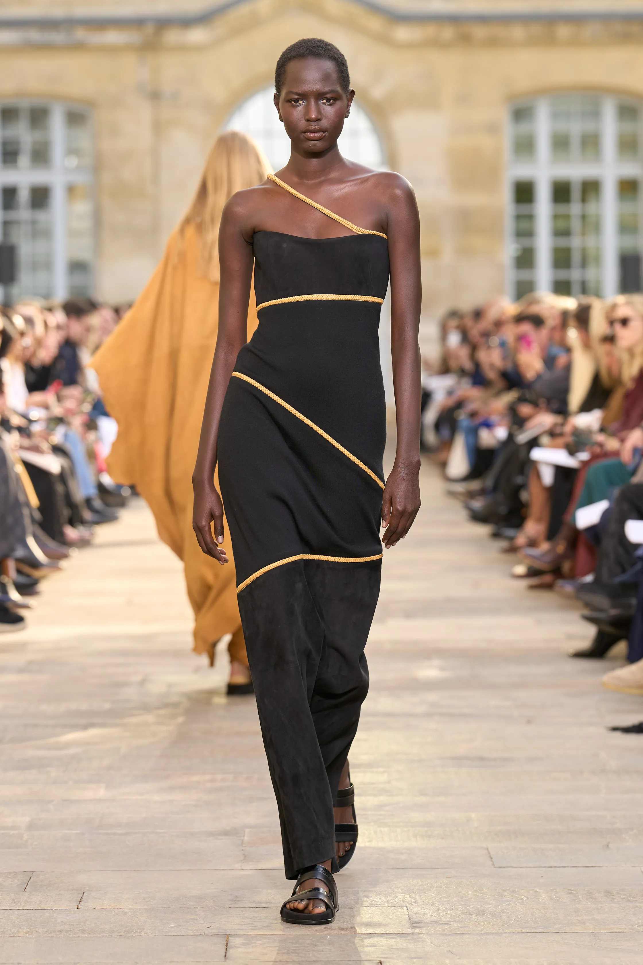 غابرييلا هيرست - Look 38