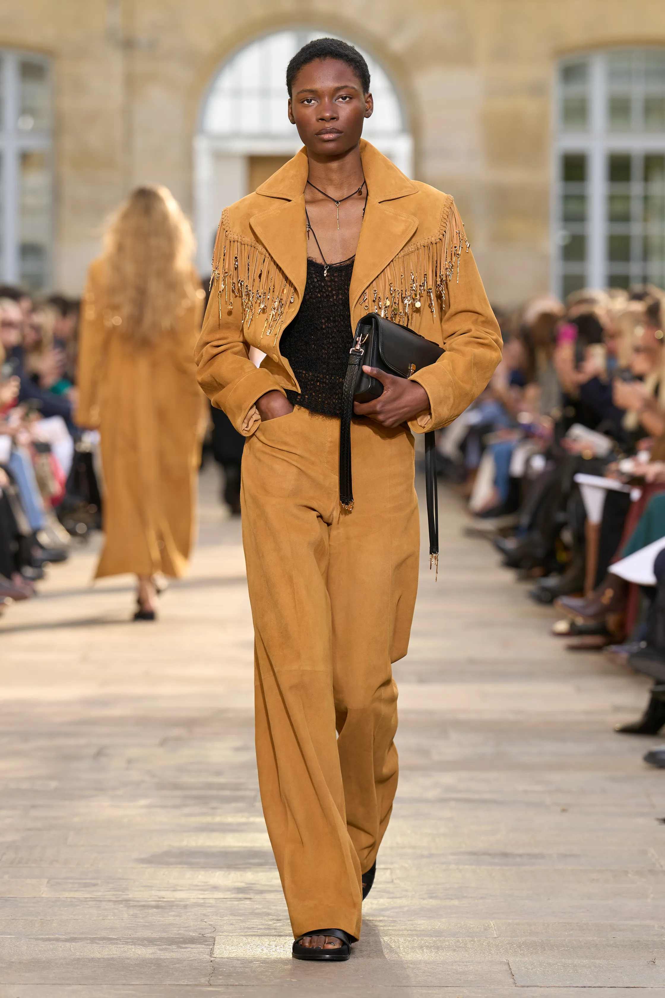 غابرييلا هيرست - Look 13