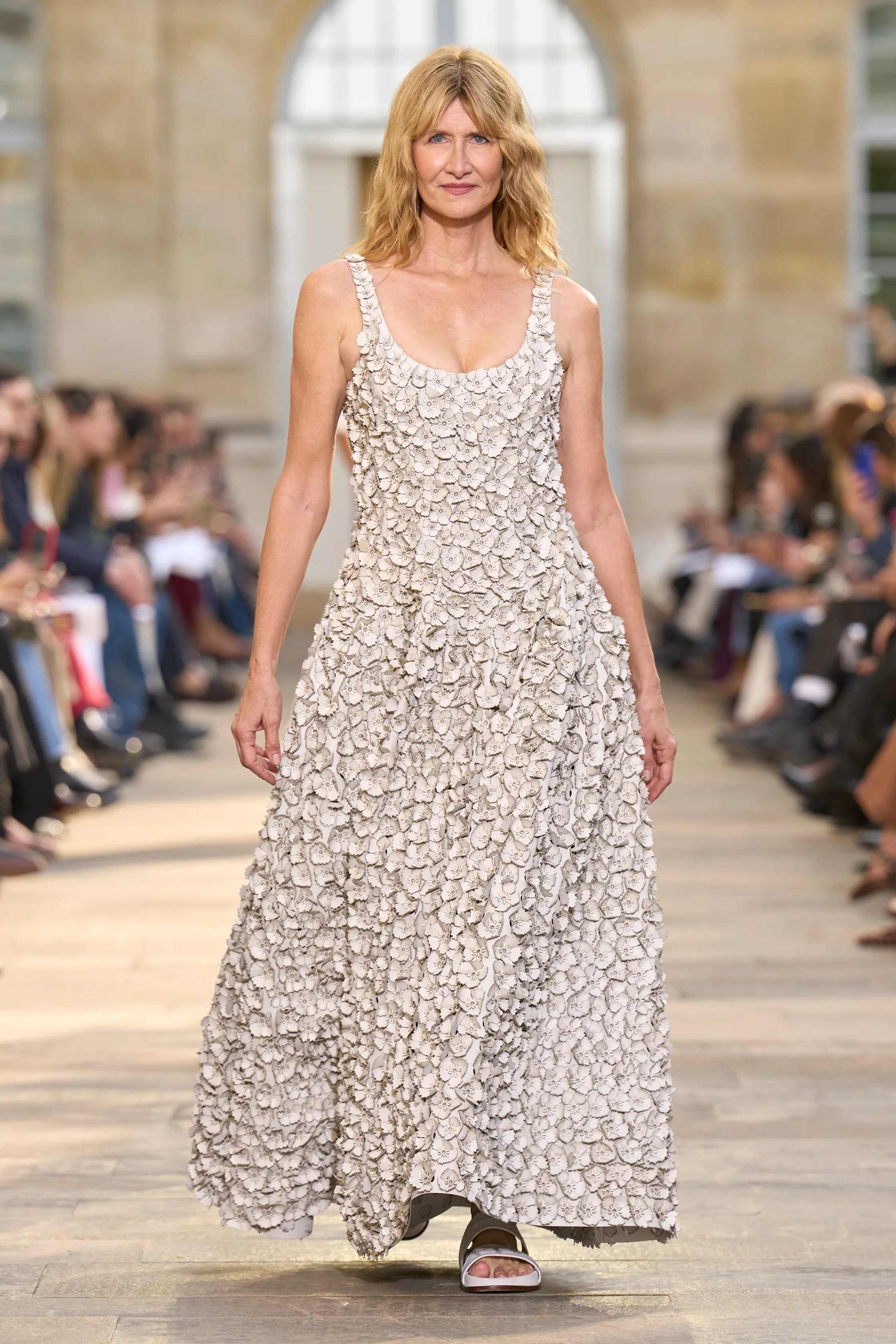 غابرييلا هيرست - Look 3